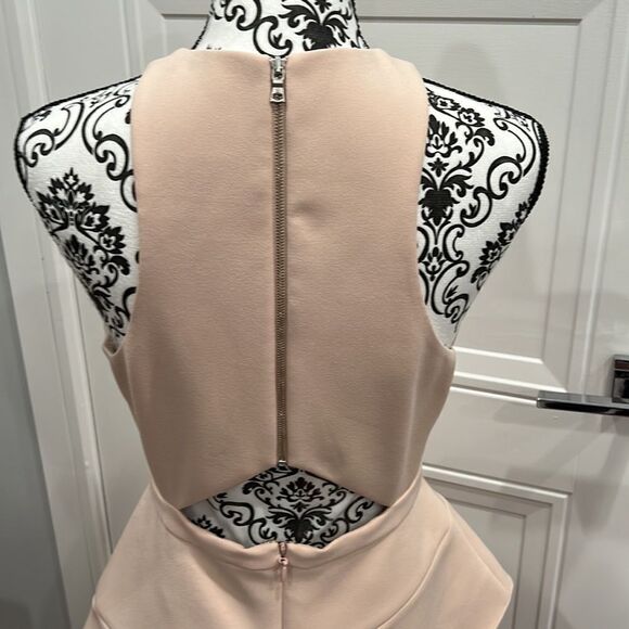 BCBGMaxazria Blush Pink Key Hole Tiered Mini Dress Size 8 NWOT - Picture 8 of 11